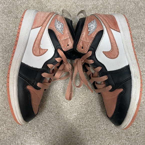 Nike Air Jordan 1 Mid Sneaker Girls size 1 peach/coral - Picture 3 of 8